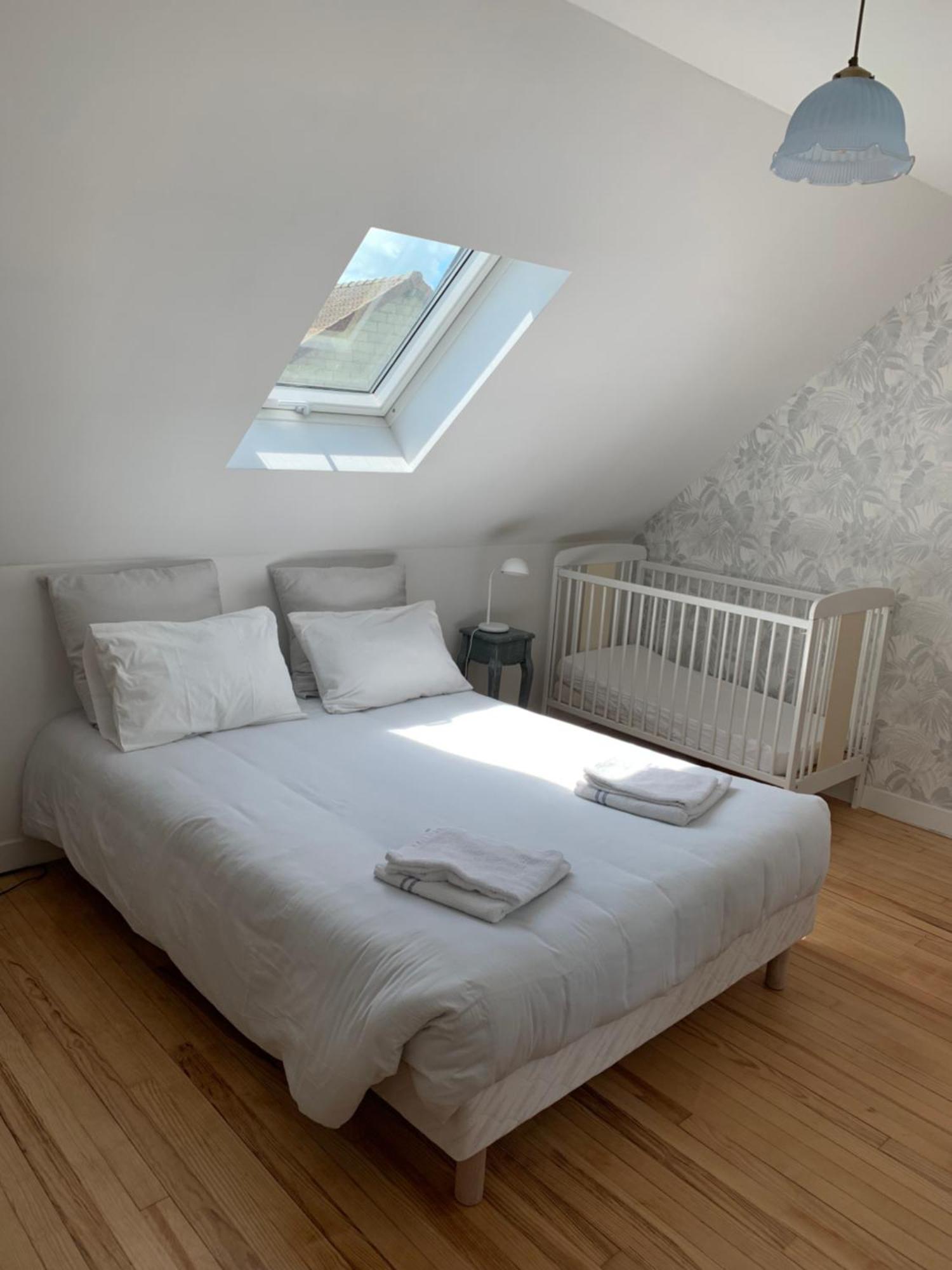 Le Claugi Villa Damery Szoba fotó