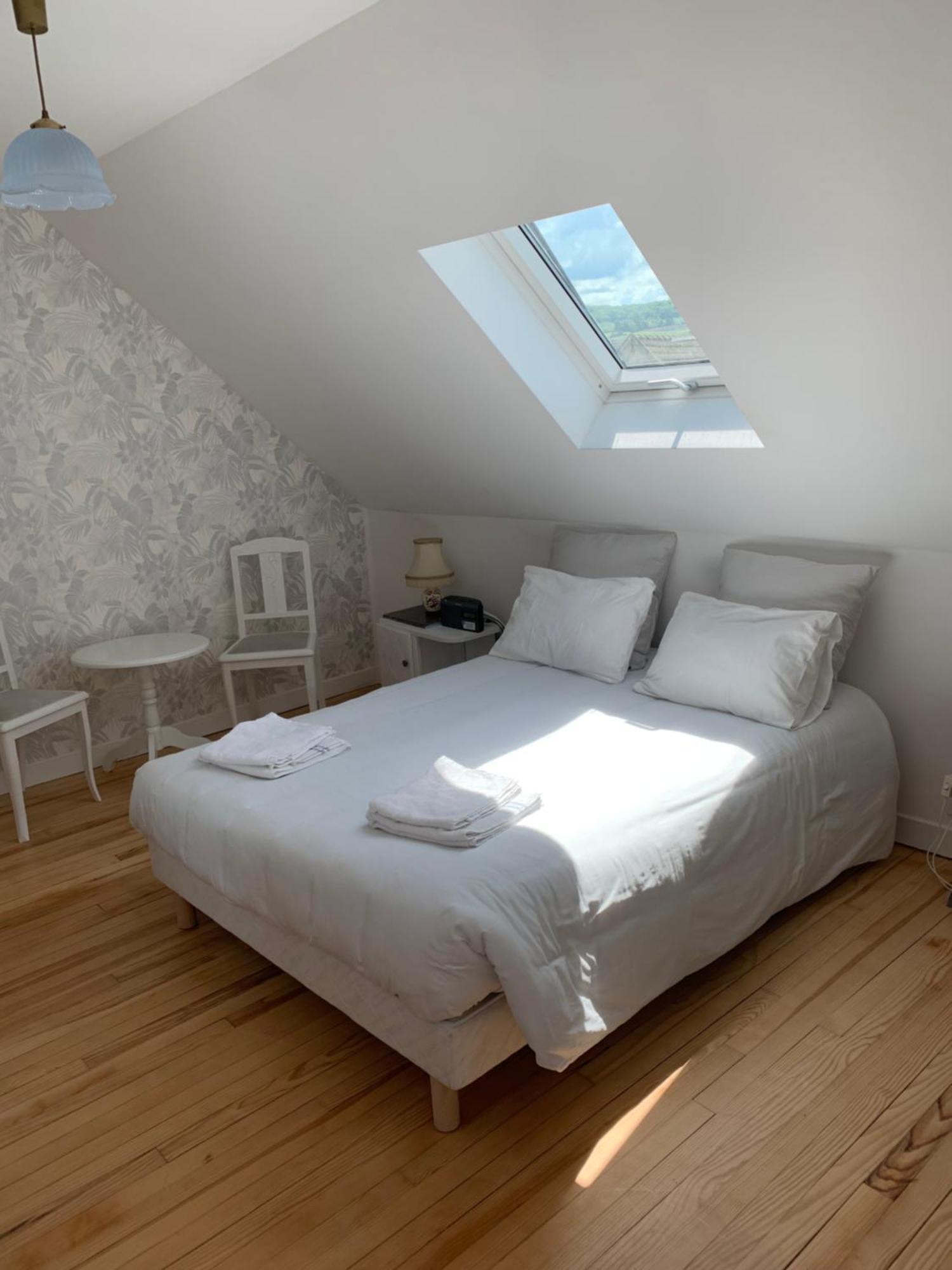 Le Claugi Villa Damery Szoba fotó